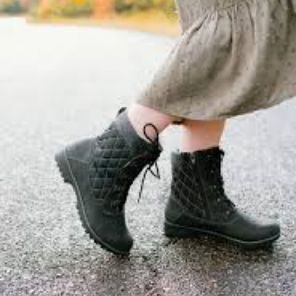 30-NIB JBU FARGO LACE UP SUMMIT WATERPROOF QUILTED BOOTS - Picture 2 of 7